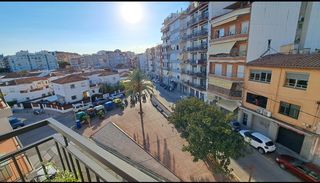Location Appartement  Carrer josep tarradellas. Piso de 3 habitaciones y 2 cuartos de baño, ascensor y balcón a