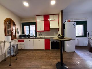 Lloguer Casa  Carrer de sant joan. Alquiler habitación con aire acondicionado y cama de matrimonio