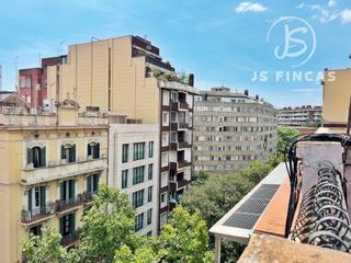 Ático en Calle londres 3. Tu rincón de cielo en el eixample ático con terraza única