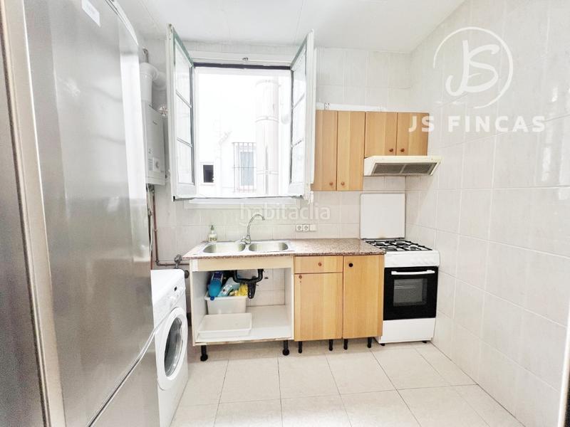 Foto 1f32cbf8-93b3-46ee-838d-cab9ebb8ea16. Alquiler piso en calle escudellers 34 piso 3 habitaciones alquiler en Barcelona