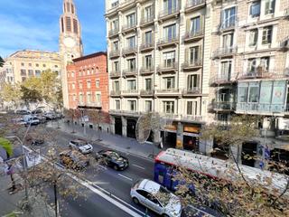 Flat in Carre de Balmes 82