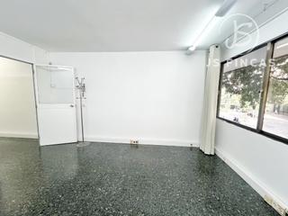 Loft in Calle comte borrell 182. Oportunidad única! local con potencial para vivienda en excelent