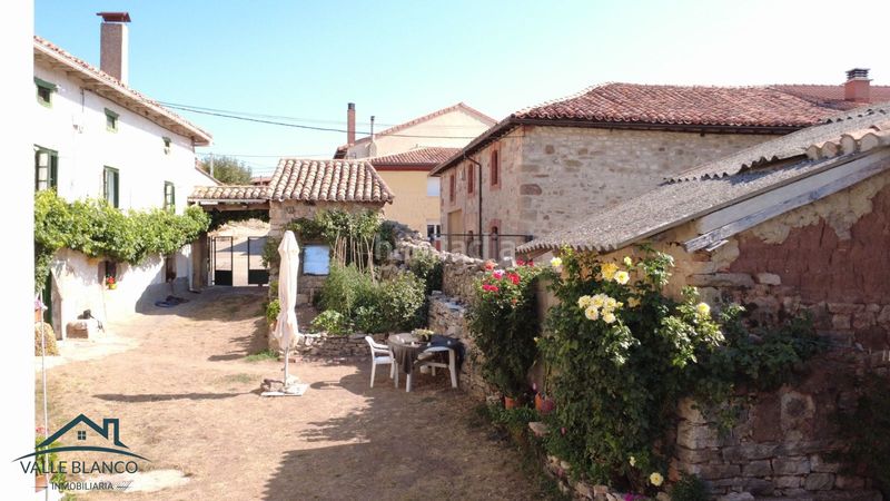 Foto f898ee42-1ab0-4ff5-a72a-da9153f51ecc. Casa a Aguilar de Campoo