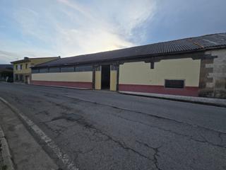 Fabrikhalle in Campoo de Enmedio