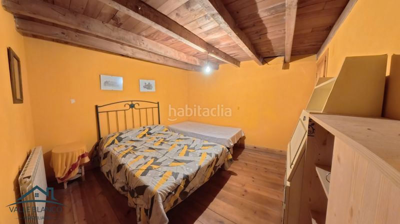 Foto a56f7d02-548e-423f-9235-e8d9dd3a2069. Casa a Valle de Valdelucio