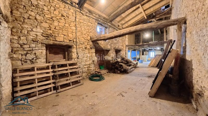 Foto c85763c6-c200-45c3-8ce2-842e42fafd6a. Casa a Valle de Valdelucio