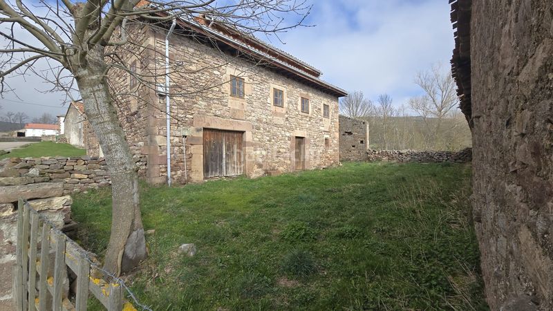 Foto 234b5f62-4bf6-4f2f-b1b2-dfd6395710d2. Casa a Hermandad de Campoo de Suso