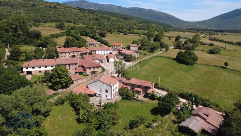 Foto d93487eb-e649-45b1-8a30-87beb442a47f. Casa a Brañosera