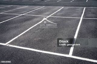 Car parking  Nuno sants. Reservada              plaza aparcamiento num 1 asignada a vivie