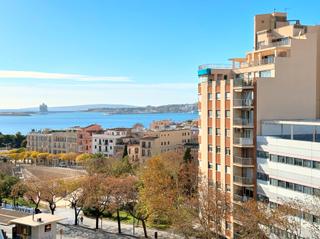 Pis  Avinguda de gabriel alomar. Espacioso y luminoso piso en centro de palma con vistas a la cat