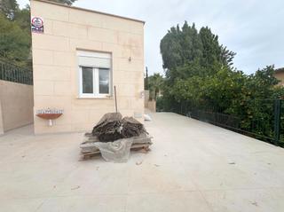 Location Rez-de-chaussée à La Bonanova. Luminosa planta baja en un barrio tranquilo