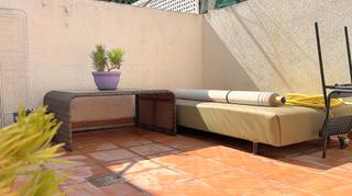 Lloguer Planta baixa  Carrer gaspar riera. Semisótano con terraza a pocos metros de la parada del transport