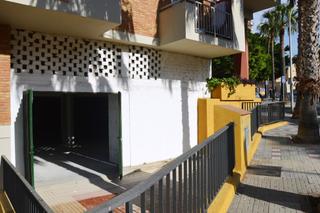 Locale commerciale in Avenida Gamonal 8B