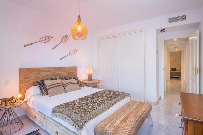 Foto a02baab1-277f-432f-9d5d-e24bb72b1b6c. Affitto piano terra in urbanización la reserva 4 in Marbella