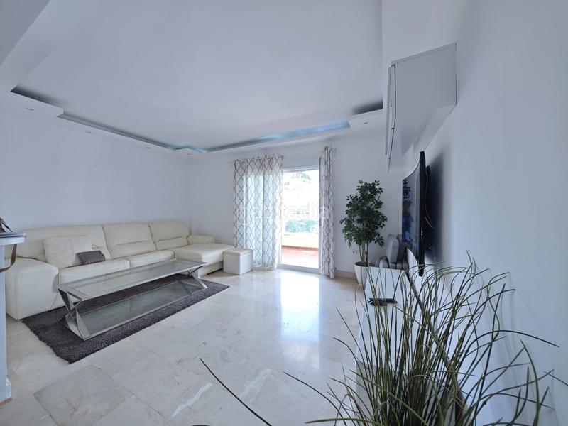 Foto ea34ac3f-b342-40af-8e29-1d37f7e6c846. Àtic a avenida estrella del mar 22p a Zona Centro Comercial Torrequebrada Benalmádena