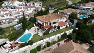 Xalet a Mijas pueblo. Villa independiente en mijas: 2 viviendas en 1 con licencia turí