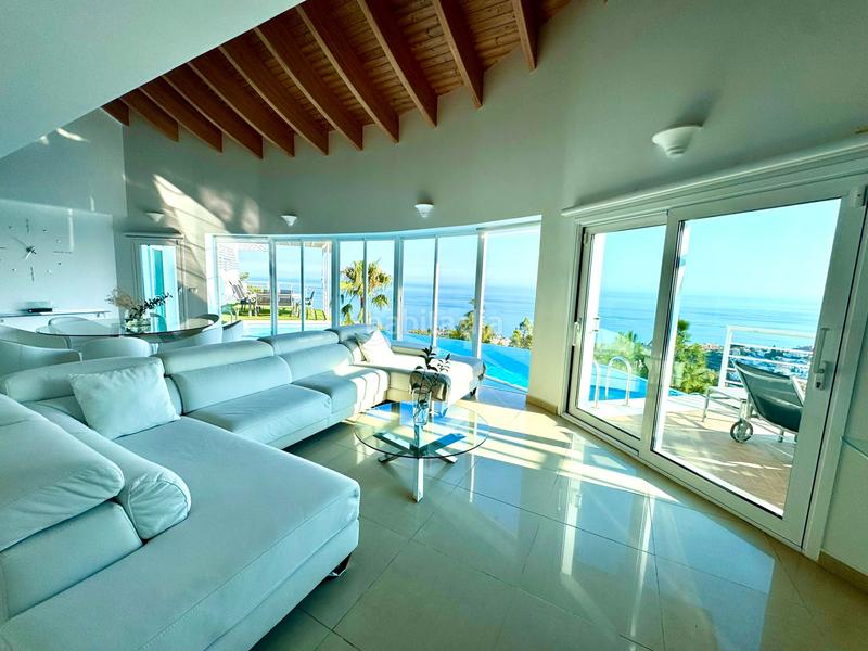 Foto 1e6c21af-a395-41d7-9cc3-e21e233eb432. Chalet con riscaldamento parcheggio piscina in Los Nadales - Tio Charles Benalmádena