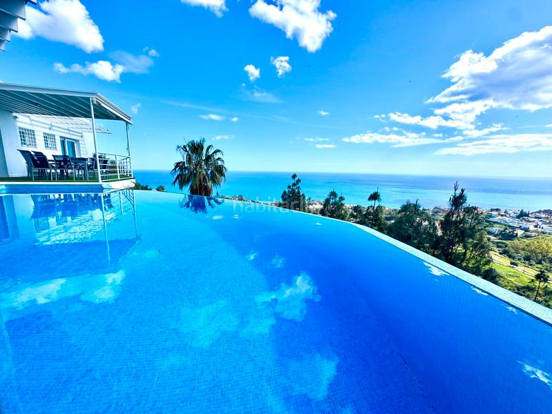 Foto d3d2aee7-afe6-4634-b119-ec525bda0f75. Chalet con riscaldamento parcheggio piscina in Los Nadales - Tio Charles Benalmádena