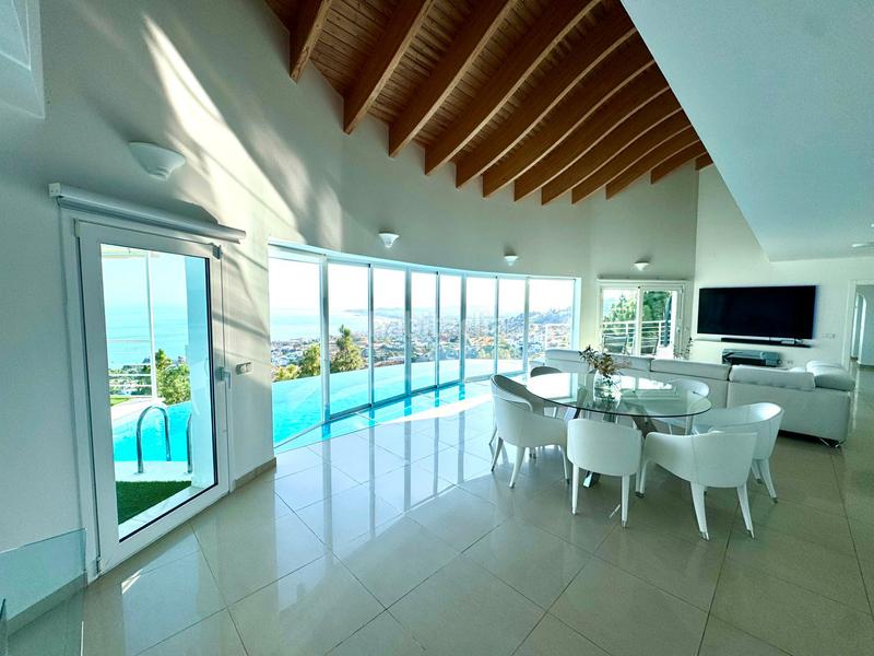 Foto f6089b01-475d-4291-9aee-7767f5093a43. Chalet con riscaldamento parcheggio piscina in Los Nadales - Tio Charles Benalmádena