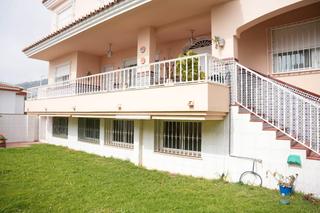 Xalet  Avenida inmaculada concepción. Espacioso chalet pareado de 5 dormitorios con gran jardín en arr