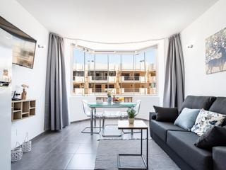 Studiowohnung  Calle martínez catena. Estudio reformado en primera línea con vistas al mar y licencia