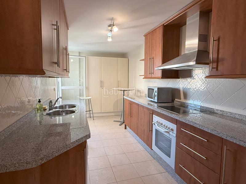 Foto 8521c2ec-5ec0-47c6-8478-621bd687fe3c. Etagenwohnung mit parking pool in Elviria Marbella