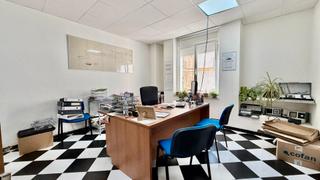 Local Comercial a El Pópulo - Santa María. Se vende magnifico local para oficina en inmejorable zona.