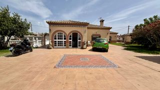 Xalet a Las Lagunas - Campano. Magnifica vivienda amplia con piscina en chiclana hipotecable.