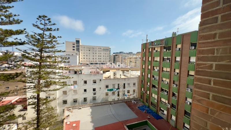 Foto 67f2cf4d-ee21-40f9-bbe4-be4f766a3425. Appartement dans Paseo Marítimo - San José - La Laguna Cádiz