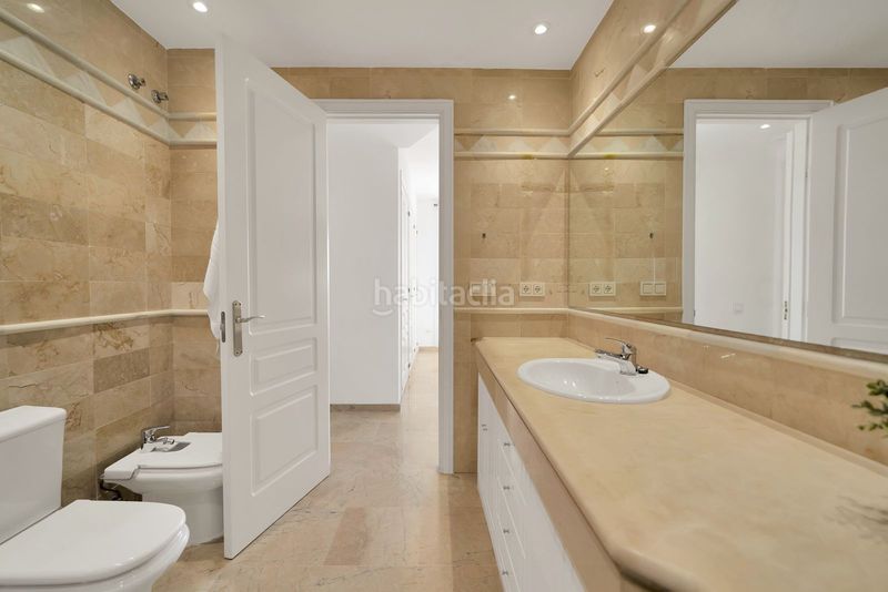 Foto c413ac7f-3a2d-4de2-864a-22085d2ef684. Flat with parking pool in Santa María Marbella