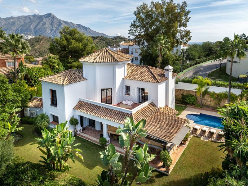 Foto 097f0e2b-adec-48ae-9c73-7ee4c51a2116. Casa aparellada amb aparcament a Las Brisas Marbella