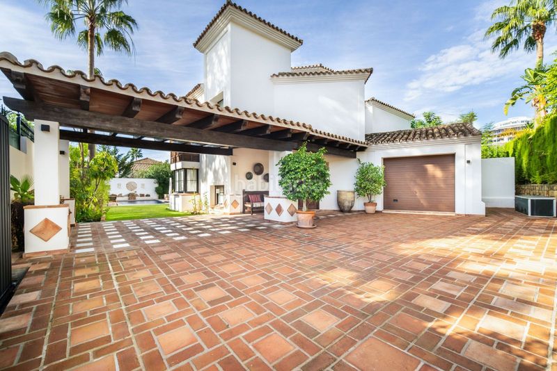 Foto 0fc67c2f-988b-4bfa-b3d8-30a4cc839c7c. Casa aparellada amb aparcament a Las Brisas Marbella