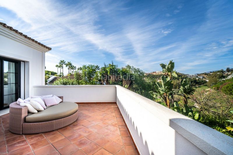 Foto dd568d1c-38b2-4925-b062-05539cbc9fdf. Casa aparellada amb aparcament a Las Brisas Marbella