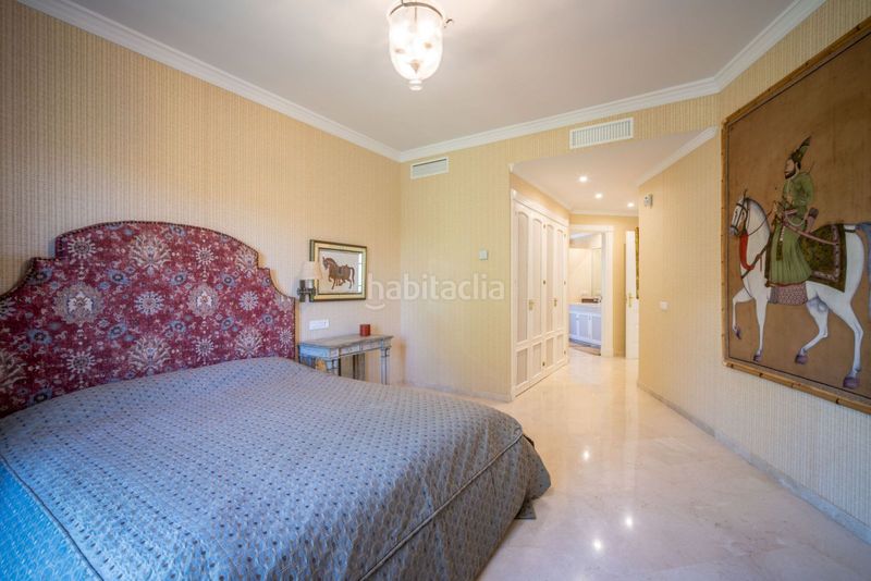 Foto e940fa03-612a-43b7-ab73-4c8bd29a9f2a. Casa aparellada amb aparcament a Las Brisas Marbella