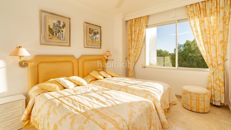 Foto 610b0155-66aa-4da9-aa6d-9844b661ea13. Planta baixa amb aparcament piscina a Zona Miraflores Marbella