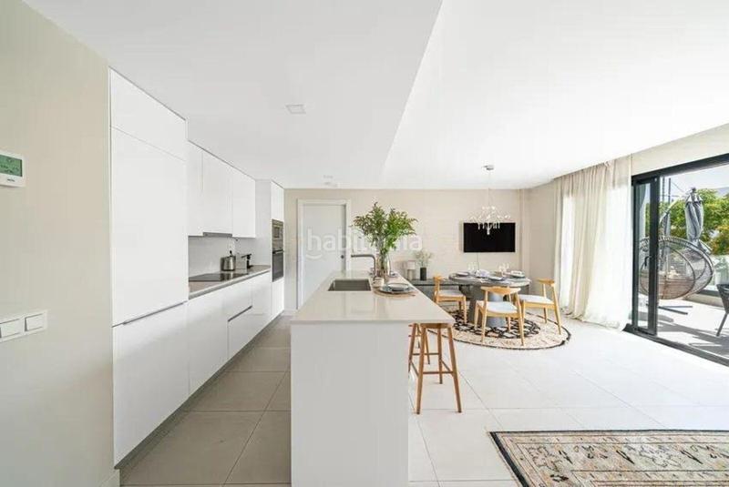 Foto d79b6d22-cd42-42a5-a56c-18773ee48a01. Appartamento con parcheggio piscina in Parque Central Estepona