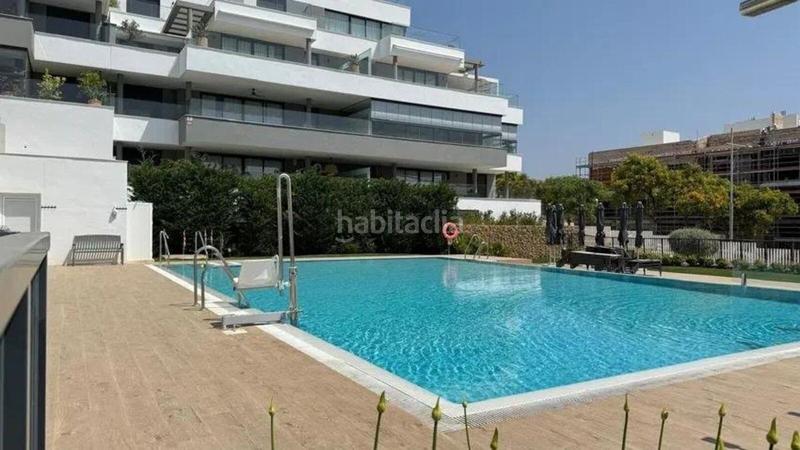 Foto 092844d9-70a0-49d9-9602-486655e34bf6. Flat with parking pool in Parque Central Estepona