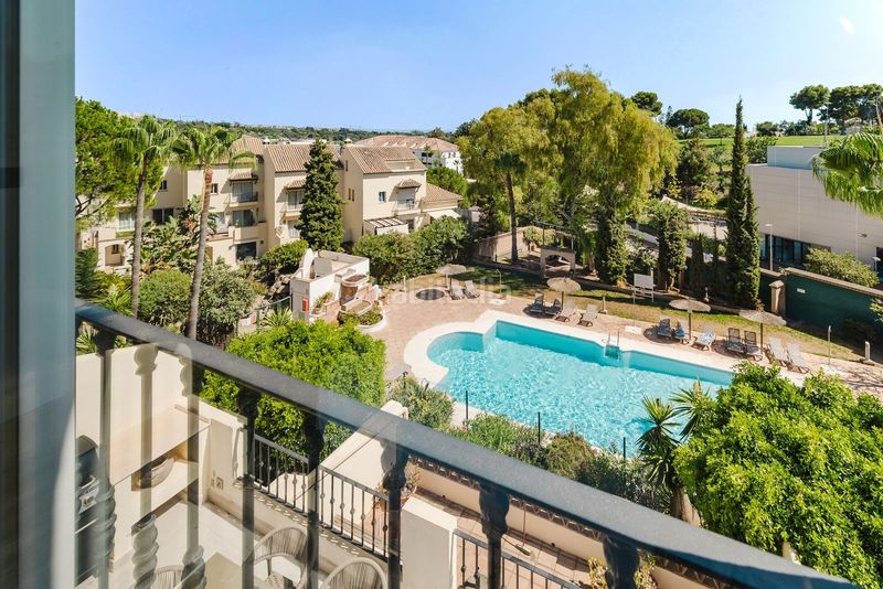 Foto 0561eb33-b661-43fa-8d2a-8f9a18cdbceb. Casa amb aparcament piscina a Las Brisas Marbella