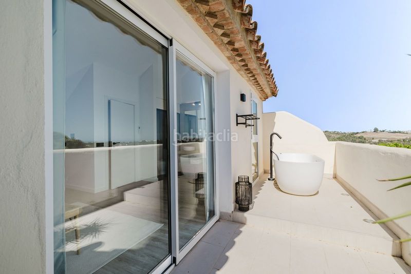 Foto a61a2349-6afd-4047-bb21-f7830767f0a6. Casa amb aparcament piscina a Las Brisas Marbella