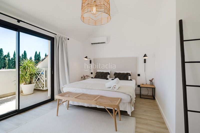 Foto d37f36a5-a575-4983-a254-cd372ad24786. Casa amb aparcament piscina a Las Brisas Marbella