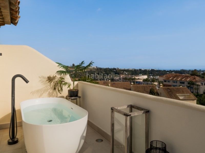 Foto fe303b16-835a-4415-adbf-f27347cacc90. Casa amb aparcament piscina a Las Brisas Marbella