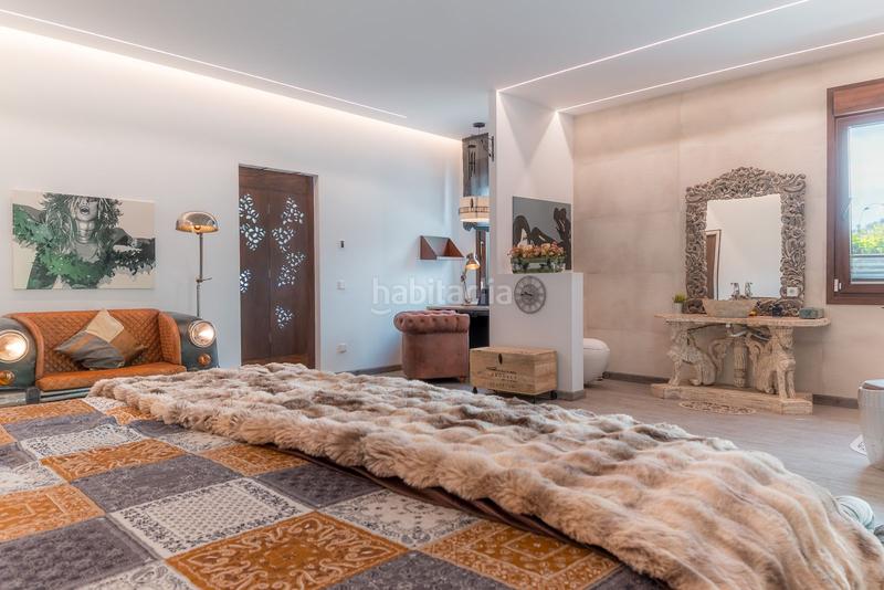 Foto b4d1d936-81f7-4b8e-8295-55ce73ca58dd. Casa aparellada amb aparcament a La Quinta Benahavís