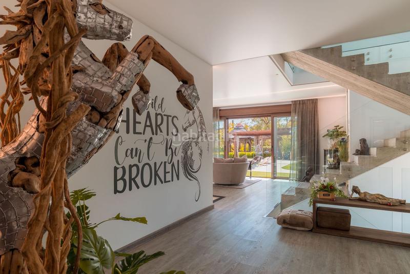 Foto b8e396fc-1a57-4c16-9512-cbec037f5c0f. Casa aparellada amb aparcament a La Quinta Benahavís