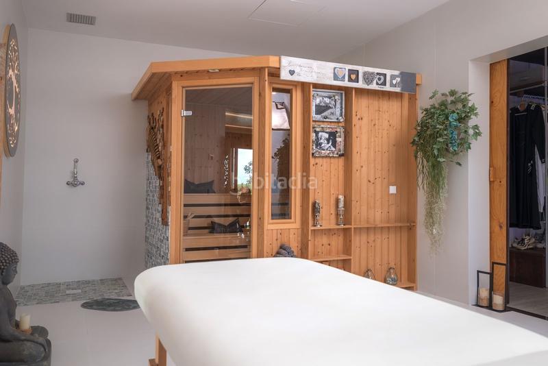 Foto b79b8e6a-4575-4d2b-b112-d5e903f03444. Casa bifamiliare con parcheggio in La Quinta Benahavís