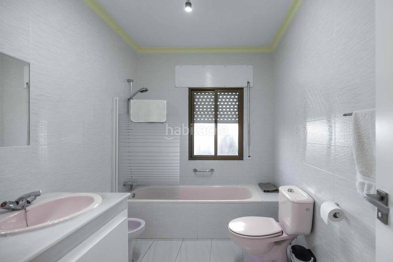 Foto 07fadd19-a1e2-4052-972c-02c85f570369. Casa bifamiliare con parcheggio in Guadalobón Estepona