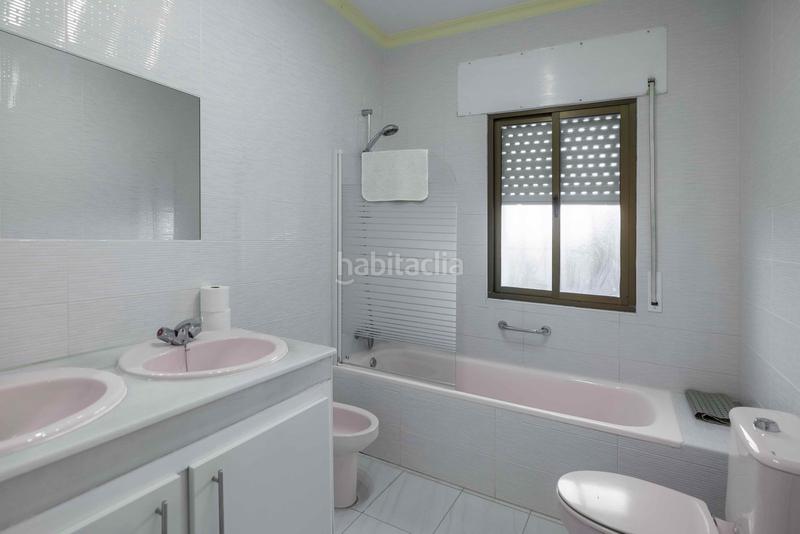 Foto a38ba11c-0b7a-4ef3-adc6-292d863d320f. Casa bifamiliare con parcheggio in Guadalobón Estepona