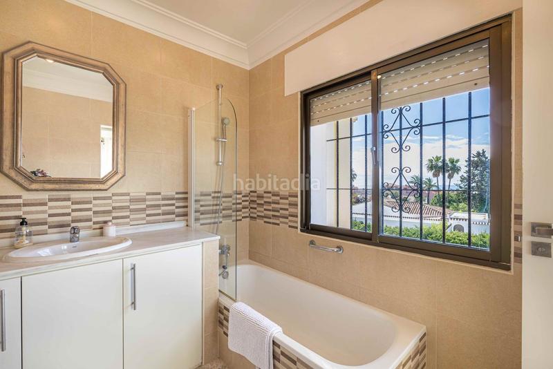 Foto 7e3bcbe7-c42d-4a81-a382-7d61d2418e3d. Maison jumelée avec parking dans Guadalobón Estepona