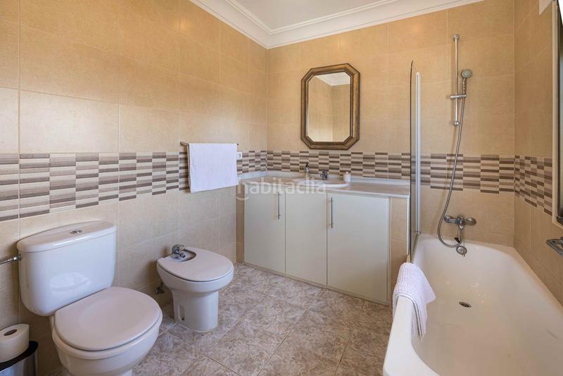 Foto a6c01b75-d92a-4a42-beba-d6528b7e1bb5. Maison jumelée avec parking dans Guadalobón Estepona