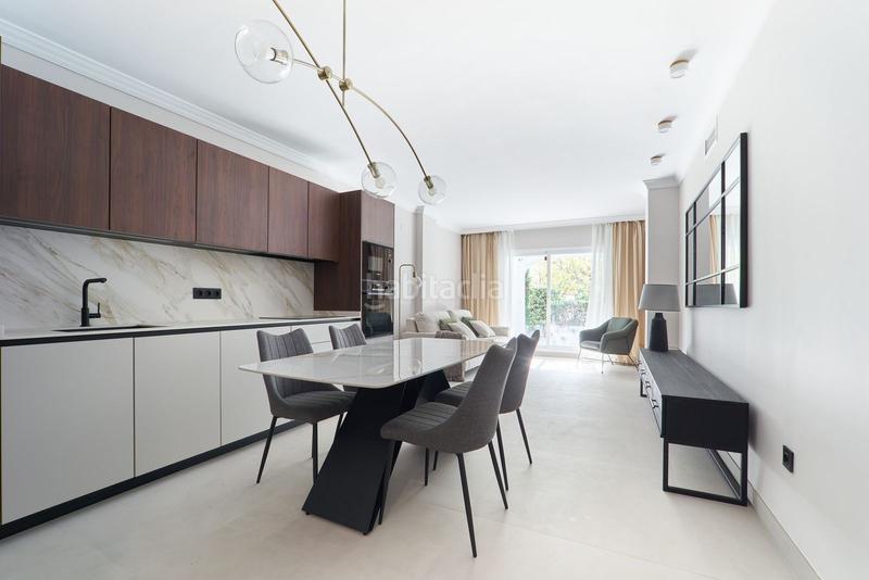 Foto 5b5e99ec-0e42-4da6-8af3-3de786a09f74. Piano terra con parcheggio piscina in San Pedro de Alcántara Pueblo Marbella