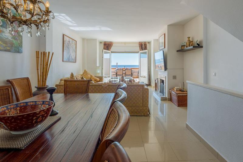 Foto 566f9897-c78b-44da-be00-6dac217b3724. House with parking pool in Parque Central Estepona